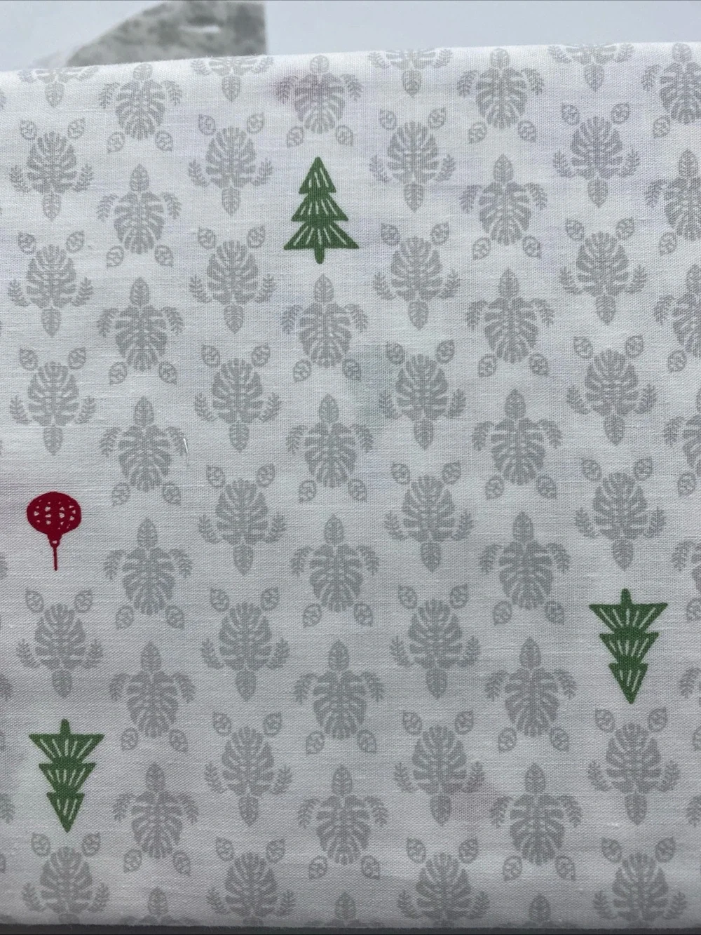 Tommy Bahama 2 Standard Cotton Pillowcases Christmas holiday Festive Tree Turtle